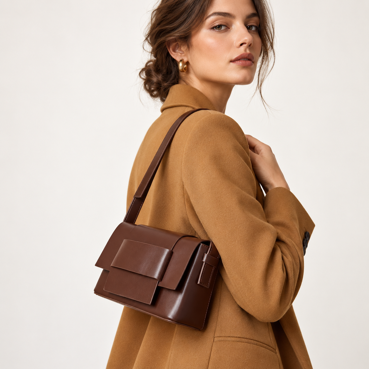 MATHILDE — Sac Bandoulière Femme · Cuir Véritable · Forme Boxy à Rabat