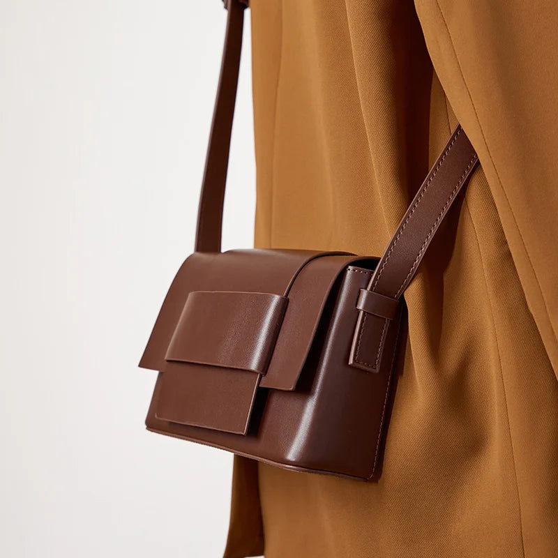 MATHILDE — Sac Bandoulière Femme · Cuir Véritable · Forme Boxy à Rabat