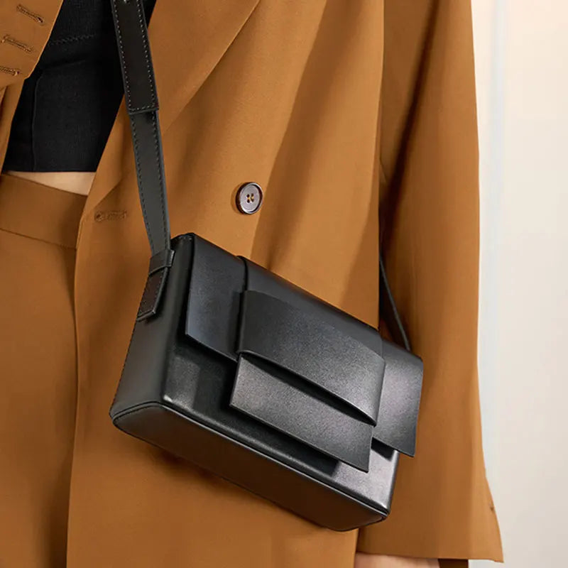 MATHILDE — Sac Bandoulière Femme · Cuir Véritable · Forme Boxy à Rabat