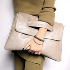 ANOUK — Pochette Enveloppe Femme · Matière Vegan · Grand Format avec Bandoulière